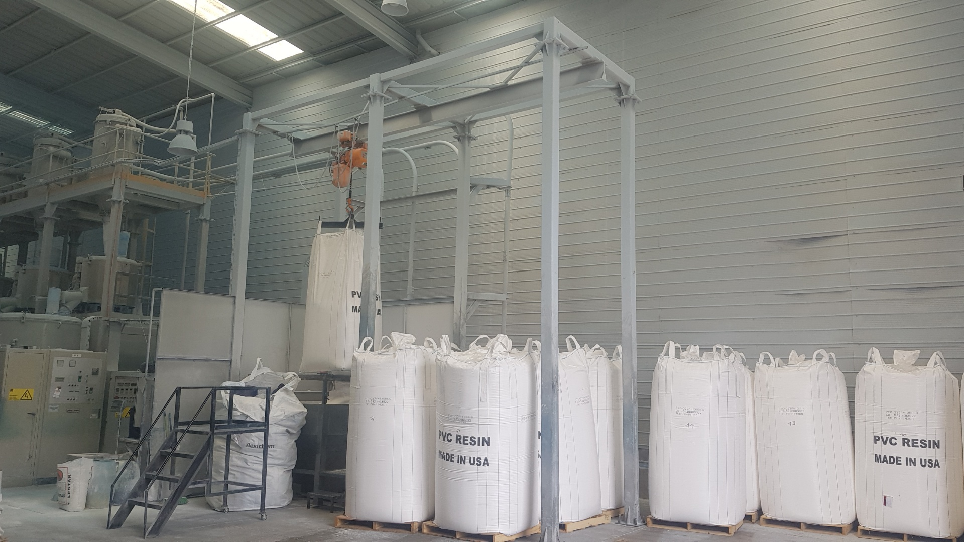 Fully integrated PVC automatic mixing weighing conveying system for UPVC pipe extrusion